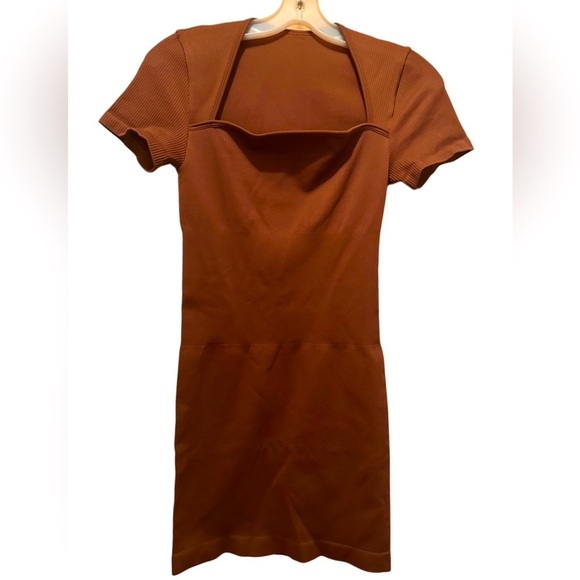 NEW Women’s Textured Mini Stretch BodyCon Brown Size M - Picture 1 of 7